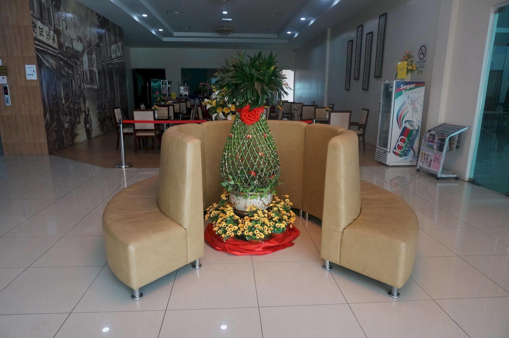Oyo 776 Fame Hotel 2*