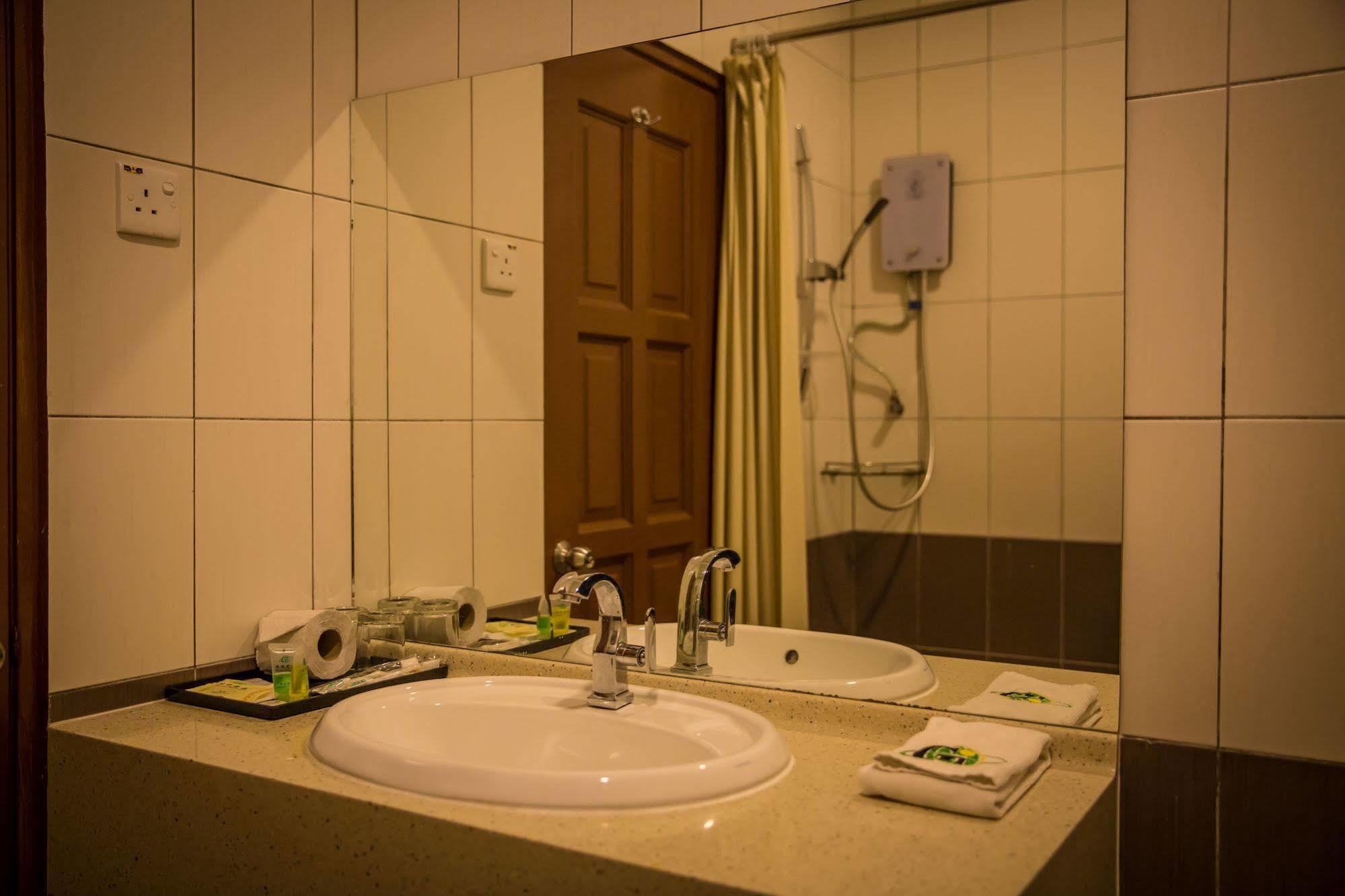 Oyo 776 Fame Hotel 2*