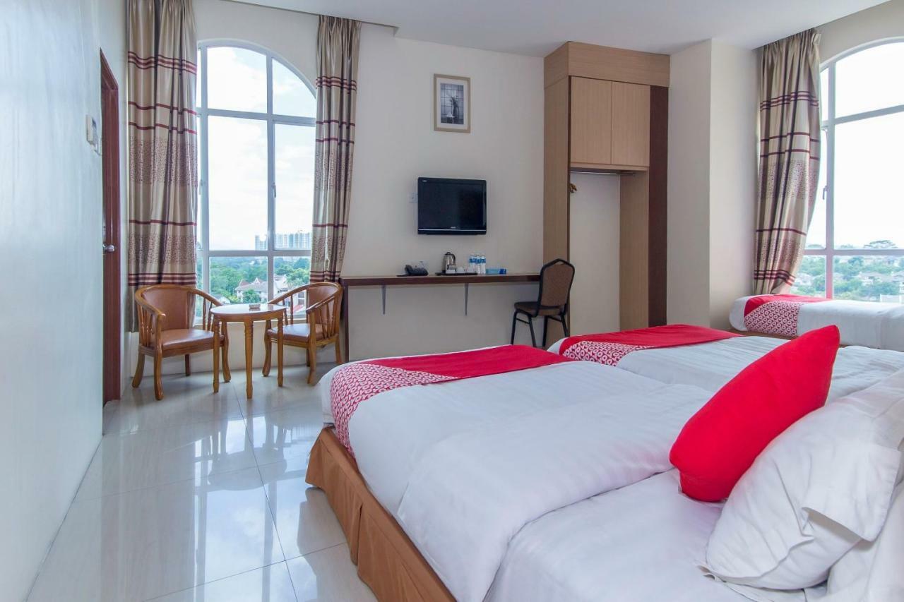 Hotel Oyo 776 Fame 2*