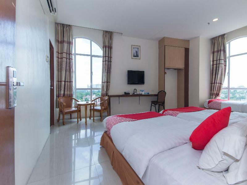 Oyo 776 Fame Hotel 2*